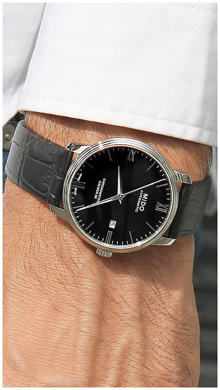 Mido M0274081605800 мужские часы застежка крупным планом