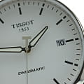 Tissot T1164071601100 наручные мужские часы застежка крупным планом