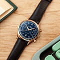 Mido M0404273604200 наручные мужские часы застежка крупным планом
