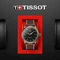 Tissot T1164073605100 наручные мужские часы застежка крупным планом