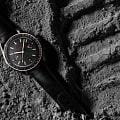Omega Omega Speedmaster Dark Side of the Moon 311.63.44.51.06.001 Dark Side of The Moon, наручные мужские часы фото под углом