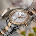 Tissot T1019102211600 наручные женские часы застежка крупным планом