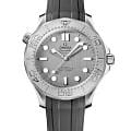 Omega Omega Seamaster Diver 300M 210.32.42.20.06.002   Diver 300m 21032422006002 механические мужские часы серый циферблат, браслет каучук — вид спереди