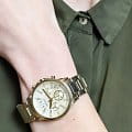 Armani Exchange Armani Exchange Cayde  AX4327 кварцевые женские часы часы крупный план золотой циферблата