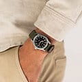 Hamilton Hamilton Khaki Field Quartz 38mm H69401930 , наручные мужские часы фото под углом