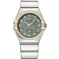 Omega Omega Constellation 131.25.28.60.60.001  13125286060001 кварцевые женские часы  зеленый циферблат, браслет сталь + золото — вид спереди
